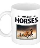 Bruine paarden mok dieren foto amazing horses beeldje kopen
